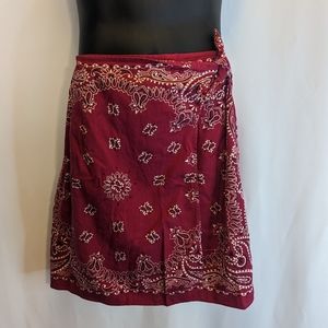 Wrap around skirt short. Bandana style red Sz L
